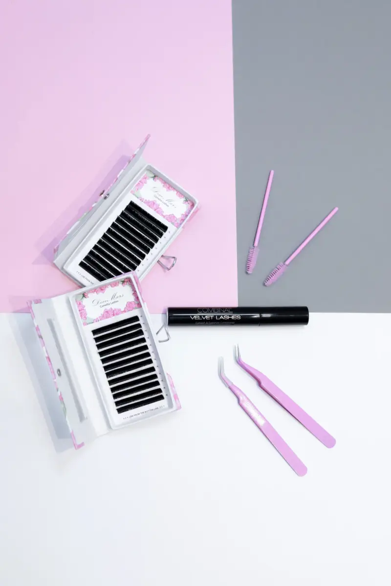 Wimpernverlängerungs-Werkzeuge: Lashes, Pinzetten und Pflege